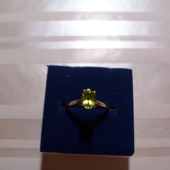 14K Gold Peridot Ring - Picture 1 of 4